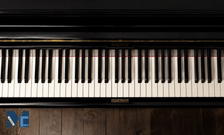 Full 88-key piano keyboard showing white and black keys from bass to treble range